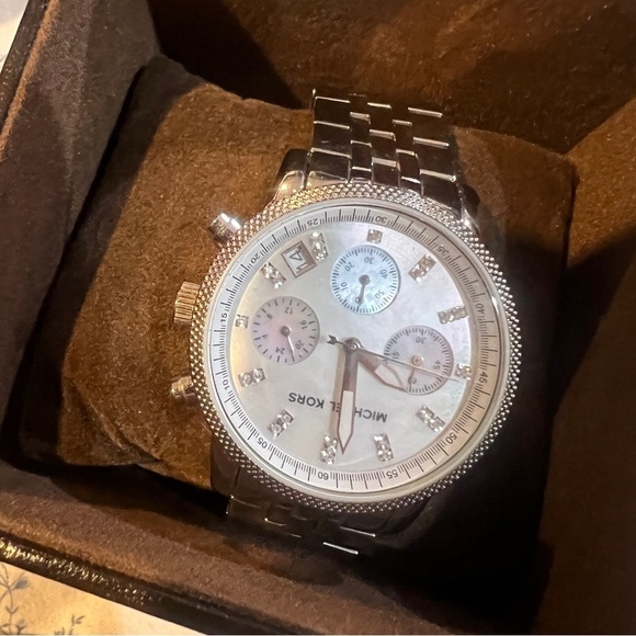 Michael Kors Silver Watch – New in Box - Picture 5 of 6